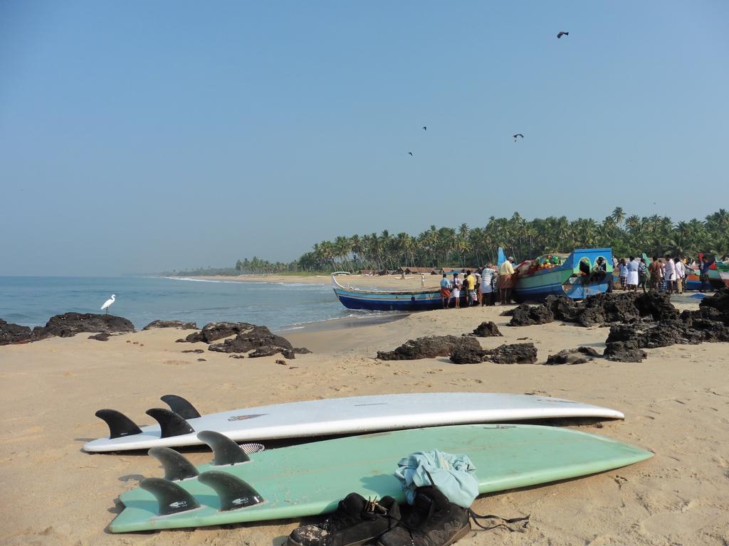Hôtel Mk Gardens Surf & Yoga House à Varkala Extérieur photo