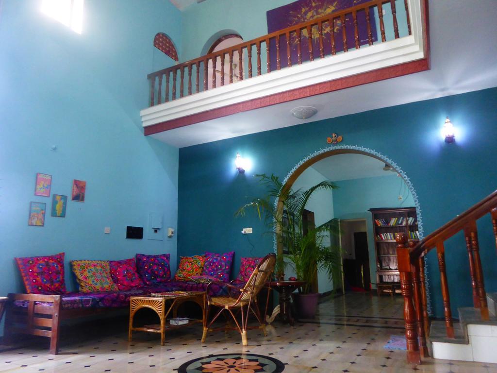 Hôtel Mk Gardens Surf & Yoga House à Varkala Extérieur photo