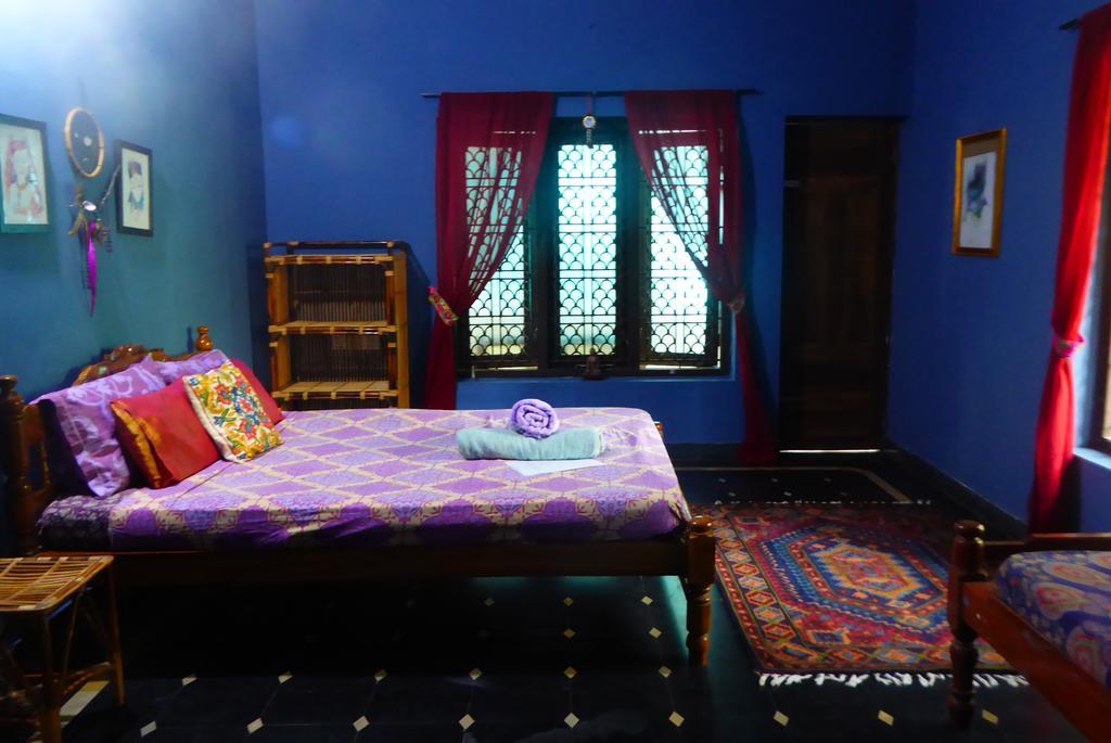 Hôtel Mk Gardens Surf & Yoga House à Varkala Extérieur photo