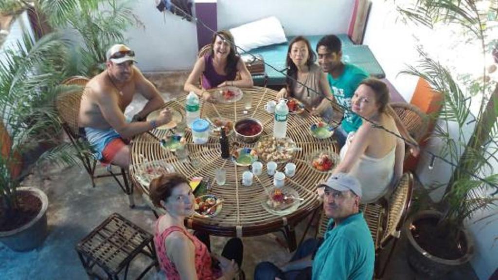 Hôtel Mk Gardens Surf & Yoga House à Varkala Extérieur photo